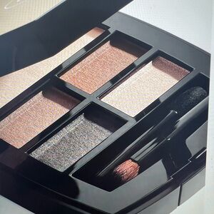 Brand New!!!CHANEL Les Beiges Healthy glow eyeshadow palette